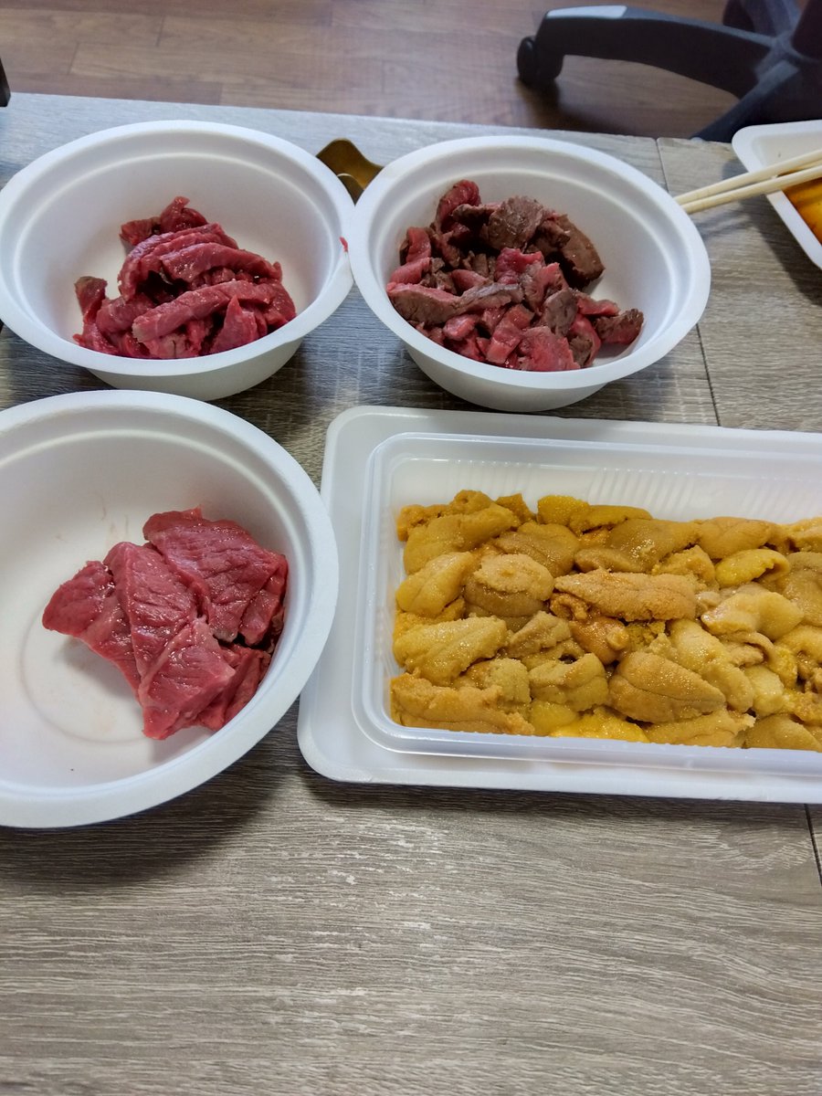 TK10697698's tweet photo. 鉄刺、ウニ、お肉とおつまみ美味すぎ。 https://t.co/lNqGRAQzRK