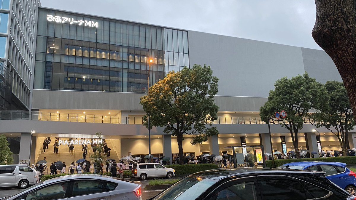 curerija's tweet photo. #GKSS_VS_Day1 
コロナで数々のライブが潰されていく中、

・キャパ半分
・座席配置は格子状
・声出し厳禁
・マスク必須
・着席指定
・応援はブレードと拍手のみ

という厳戒態勢開催されたSaint Snow 1stGIG。

あれから6年が経とうとするけど、何度思い返してもやっぱりあのライブは救世主だった。 https://t.co/lzIIwLCtFN