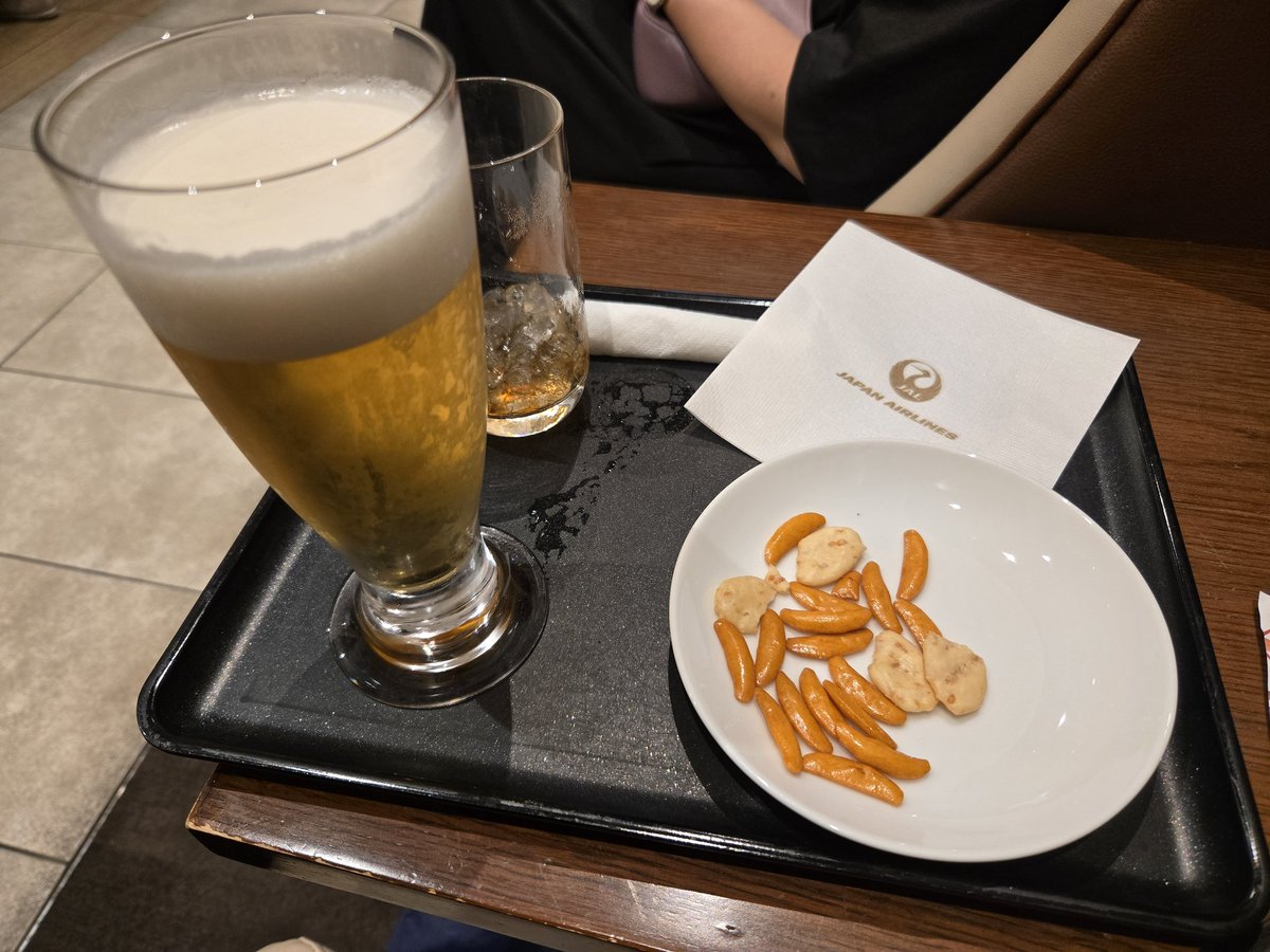 ANA_OKA_'s tweet photo. サクラでビール🤩
お昼から失礼します！ https://t.co/K6aTF9A0Kk