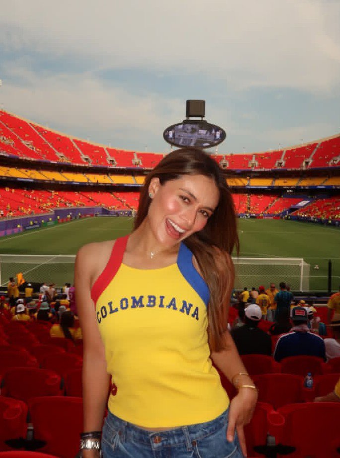 luciacacher's tweet photo. Solo por ellas le voy a Colombia <3 https://t.co/yhgTTm9pBo