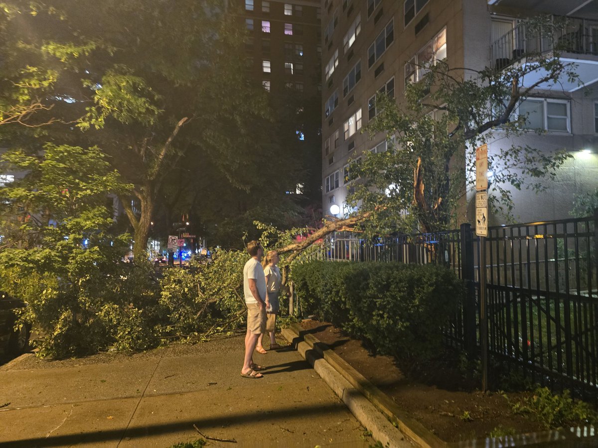 BenJKest's tweet photo. Damage in #Hoboken from tonight's storm @nynjpaweather https://t.co/MokdzdNJr2