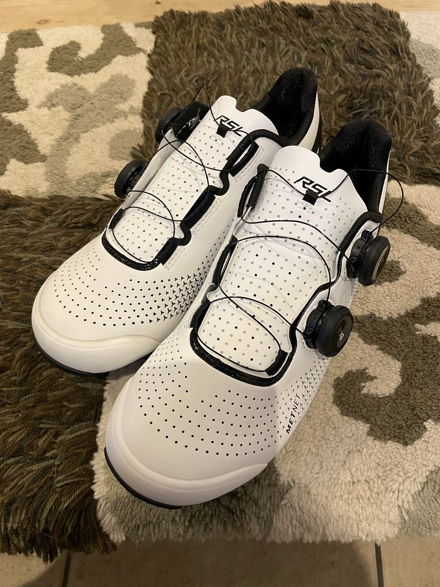YY33842155's tweet photo. おはよーございます♪
朝一雨降る前に久々ライド🚴‍♀️
足周り🆕👟
軽くて力が伝わるのがわかる！
前の👟は約10年くらい使ったなぁ🤔
身体が鈍って全然登れない、速度が上がらない…😨ﾔﾊﾞｲ
これから身体を鍛え直します💪
皆様良い週末をお過ごしください😆
#ワイグル自転車部非公認 https://t.co/xBxwgfK2bL