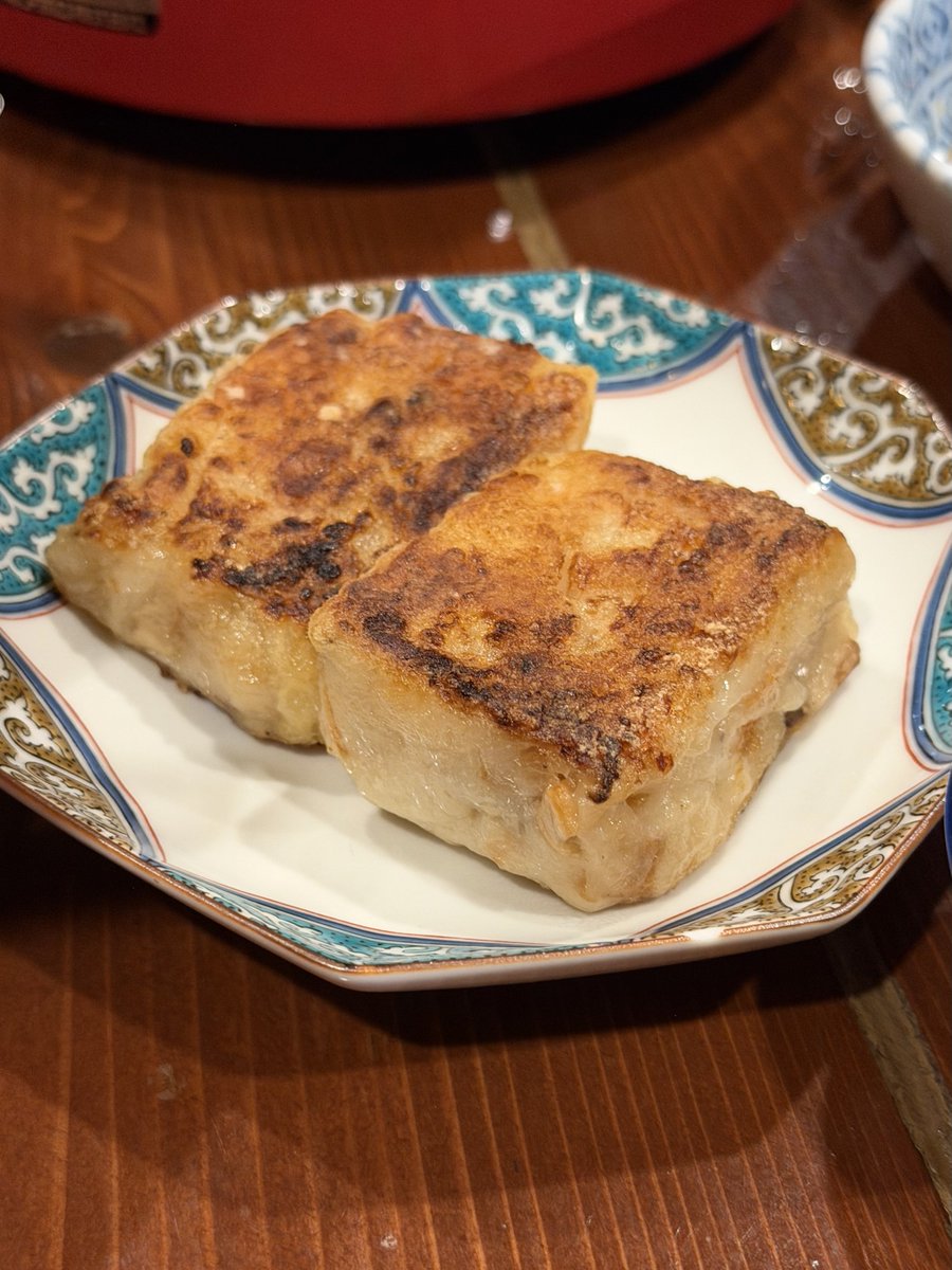 osaka_gourmet_'s tweet photo. 台湾の発酵鍋「酸菜白肉鍋」が楽しめる珍しいお店。

これが病みつきになる旨さ...！酸味がけっこう強いですが出汁と豚肉の旨味で調和。いくらでも食べられそう。

鍋以外にもガッツリ食べられる料理も充実。また寄らせてもらいます！

📍ぶたばら屋(大阪・天満) https://t.co/MiJlhsKWrQ