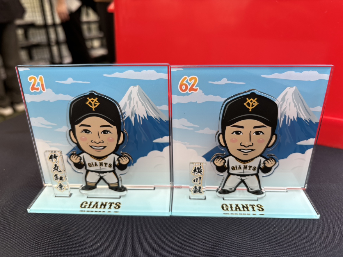 giants_goods's tweet photo. ／
公式カプセルトイ⚾️
2026ファーム・リーグ富士ver.🗻✨
＼

3つのアイテムからいずれか当たります🤩
この機会をお見逃しなく‼️

⭐️ノーマル⭐️
『缶バッジ』

💫レア💫
『アクリルキーホルダー』

🌟スーパーレア🌟
『BIGアクリルスタンドセット』

📍富士北麓公園野球場（球場正面入口横） https://t.co/Umm5AR9XdA