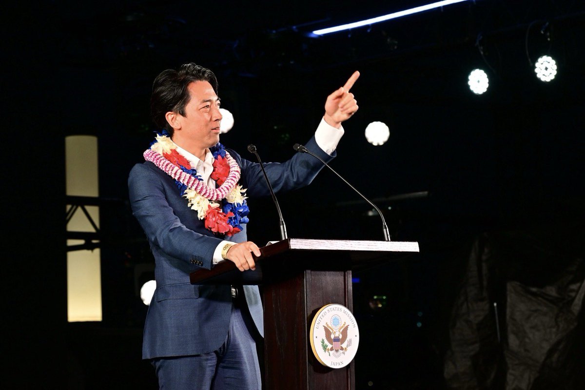 shinjirokoiz's tweet photo. 昨夜はアメリカ建国250年を祝うレセプションにご招待頂き、スピーチさせていただきました。東京のお台場がハワイの雰囲気に包まれ、花火やドローンショーは圧巻でした。日頃から日米同盟の強化のために連携と友情を深めているグラス大使@USAmbJapan をはじめとするアメリカ大使館の皆さん、ありがとうございました！