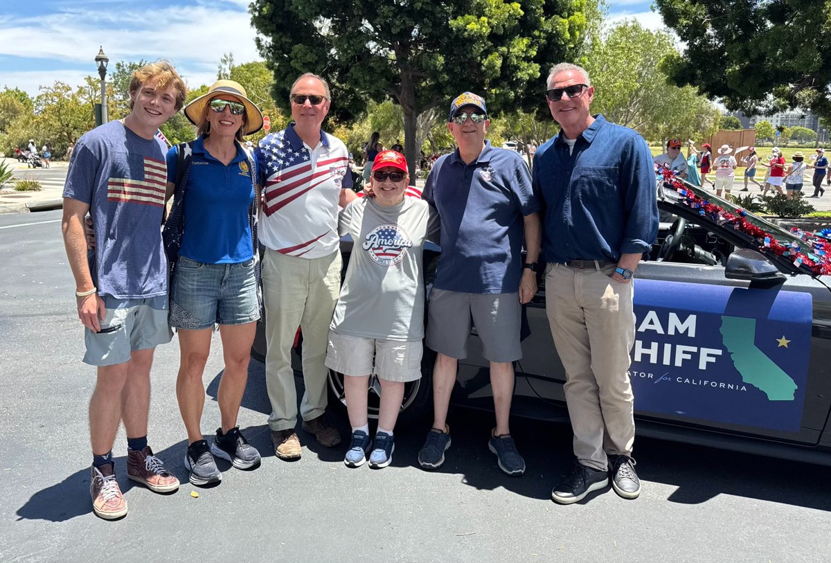 Cblakespear's tweet photo. Fun parade recognizing Liberty Station's naval history with Senator @AdamSchiff  and Congressman @ScottPetersCA50 today! Great way to start the weekend’s celebrations of our nation's 250th birthday with live music by the U.S. Navy Band Southwest, classic cars and community! https://t.co/3rn3oHuHTE