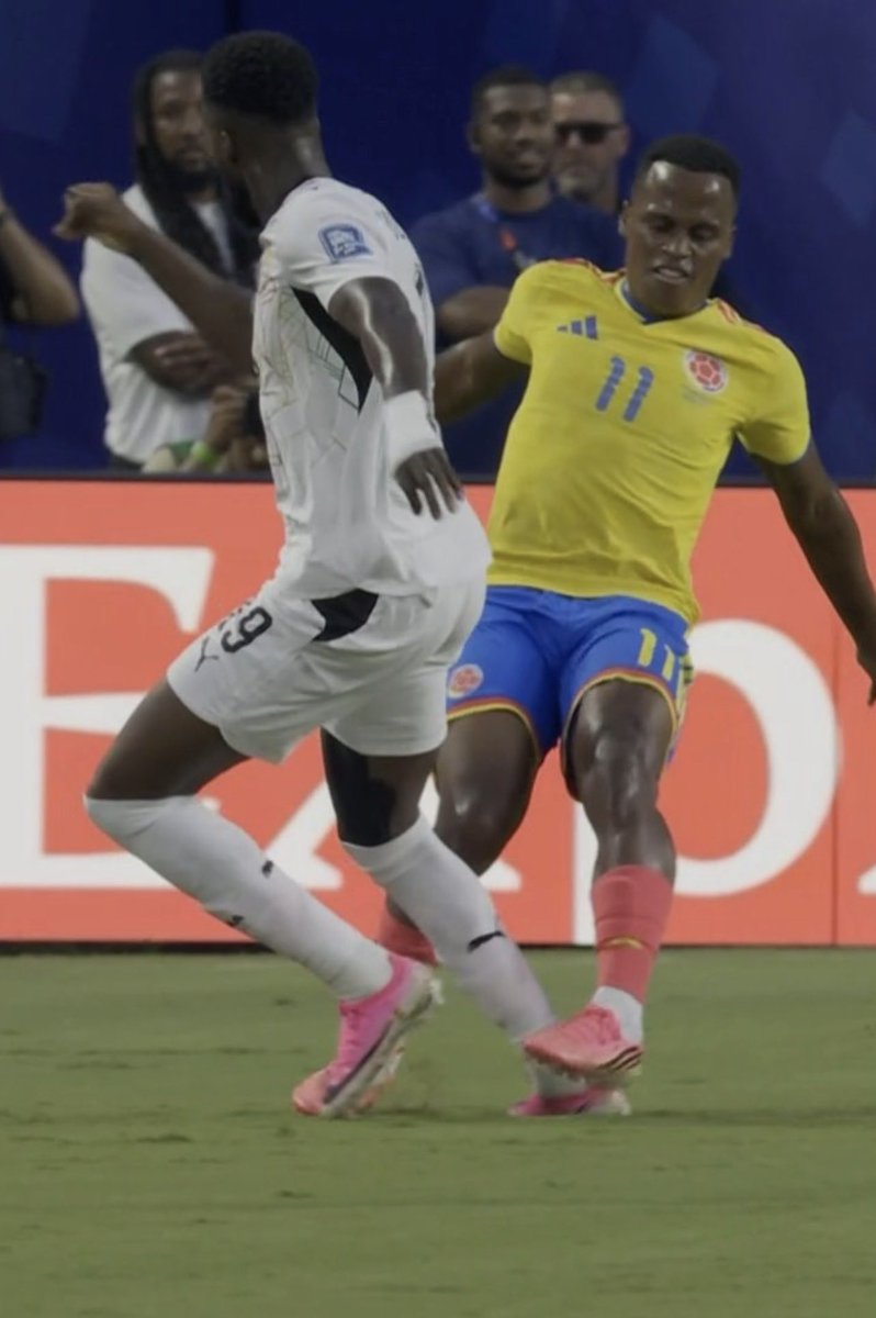 degenthug's tweet photo. @FOXSports Arias should have been sent off in the 12th minute for this… where are you now VAR!?! https://t.co/DVXIGKJrd3