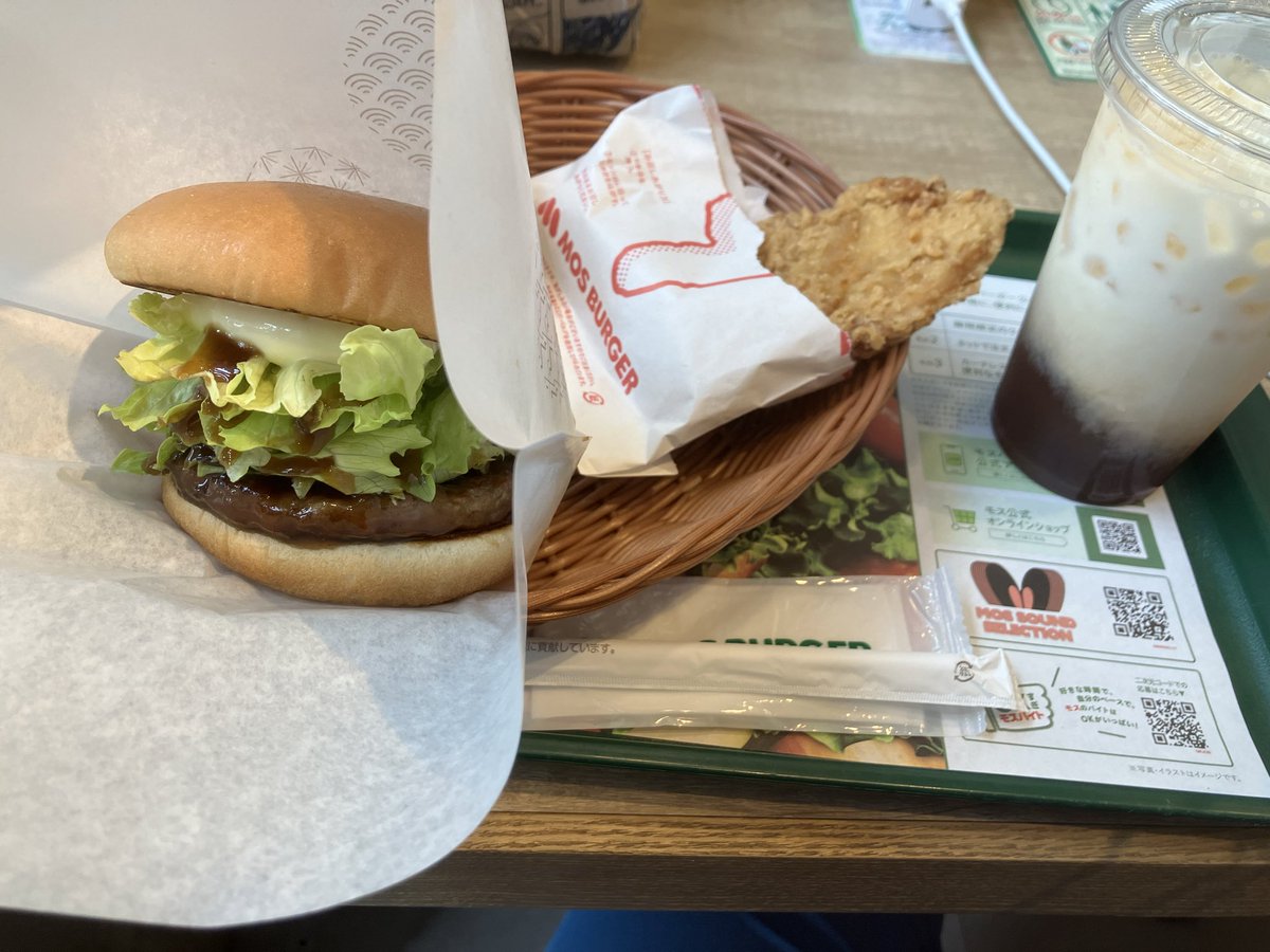pmoe0206's tweet photo. からのー、暇だからかなり早めのランチ https://t.co/zRu9htU1ZZ