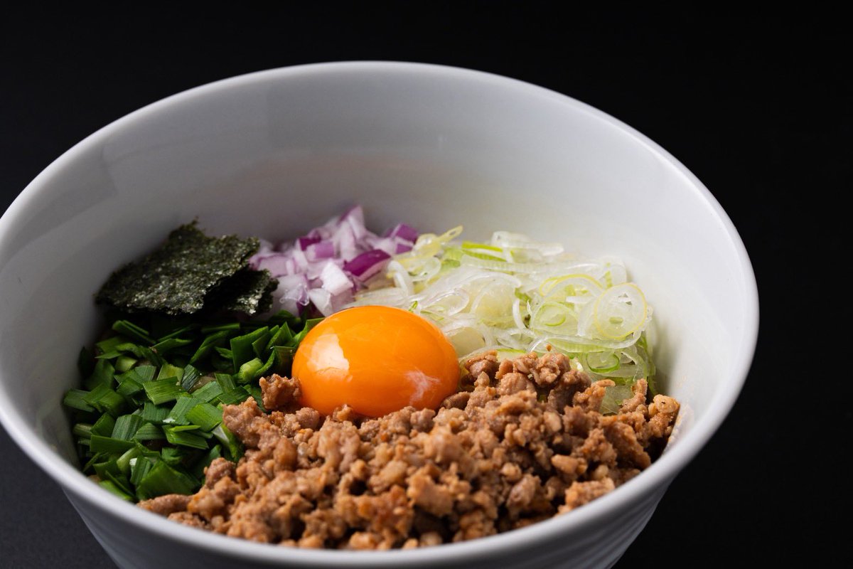 men_eiji's tweet photo. ＼＼　 \ 　/ 　／／

    EIJIのまぜ麺

／／　 /　 \　 ＼＼

自家製辣油で味付けをしたジューシーなピリ辛ミンチ

道産小麦のみ使用したモチモチの自家製麺

嬉しい追い飯付き！

本日も通常営業です、よろしくお願いいたします！！

🕚11:00-15:00、17:00-21:00(Lo各15分前) https://t.co/K1Uya3OTLv
