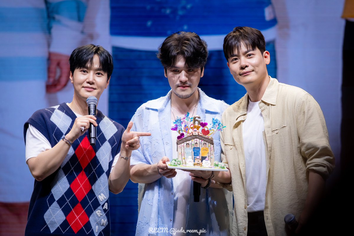 jade_reem_pic's tweet photo. 20260703 라포엠 데뷔 6주년 기념 ＇라뷰 1기＇ 팬이벤트

6살 생일 축하해🎉🎂

#라포엠 #LAPOEM #유채훈 #최성훈 #정민성 https://t.co/uGgsQ4loda