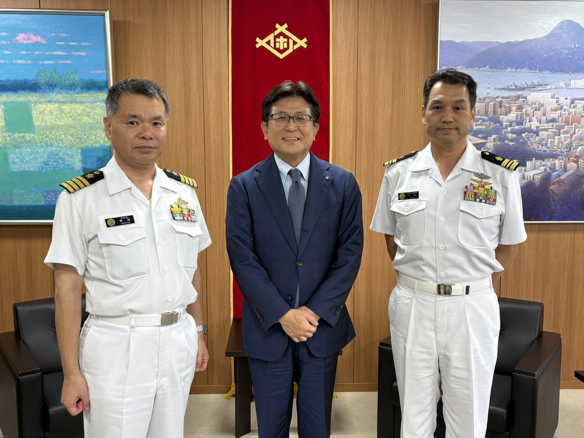 miyajimajimusyo's tweet photo. 【7/2の活動から②】
自衛隊長崎地方協力本部長•青島忠俊1等海佐、佐世保出張所所長•穴井俊光3等海佐より着任のご挨拶を頂きました。

誘致企業パーソルビジネスプロセスデザイン(株)
市村和幸代表取締役社長はじめ役員の皆様がお越しになり、担当役員交代のご報告と今後の事業についての意見交換を行いました。

「令和8年度佐世保市東部地区自治協議会連絡協議会総会•懇親会」に出席しました。
今回は役員の交代が行われましたが、7期7年の長きにわたり会長をお務めになった横石政夫会長のこれまでのご尽力に対し、深く感謝を申し上げます✨

#佐世保 #佐世保市 #自衛隊長崎地方協力本部 #佐世保市東部地区自治協議会連絡協議会