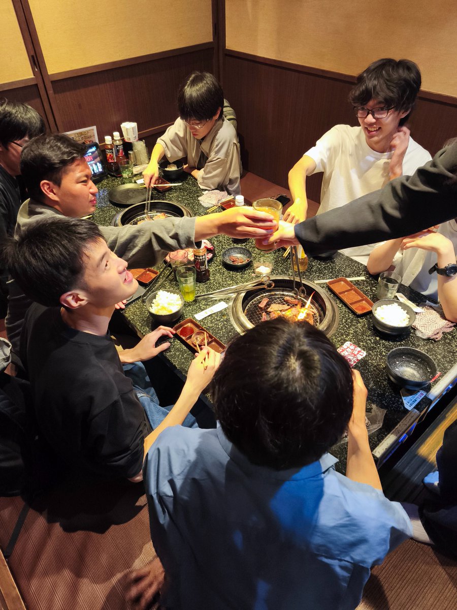 sazanami_Dev's tweet photo. 【新歓食事会】

活動のあと、みんなで焼肉を食べに行きました✌️

授業の話や趣味の話で大盛り上がり！
一緒に活動を始めて二ヶ月経ちますが距離もだいぶ縮まってきたと思います！

#さざなみ開発 #トライデントコンピュータ専門学校 #新歓 #学生エンジニア #サークル https://t.co/h9ryMiR9C7