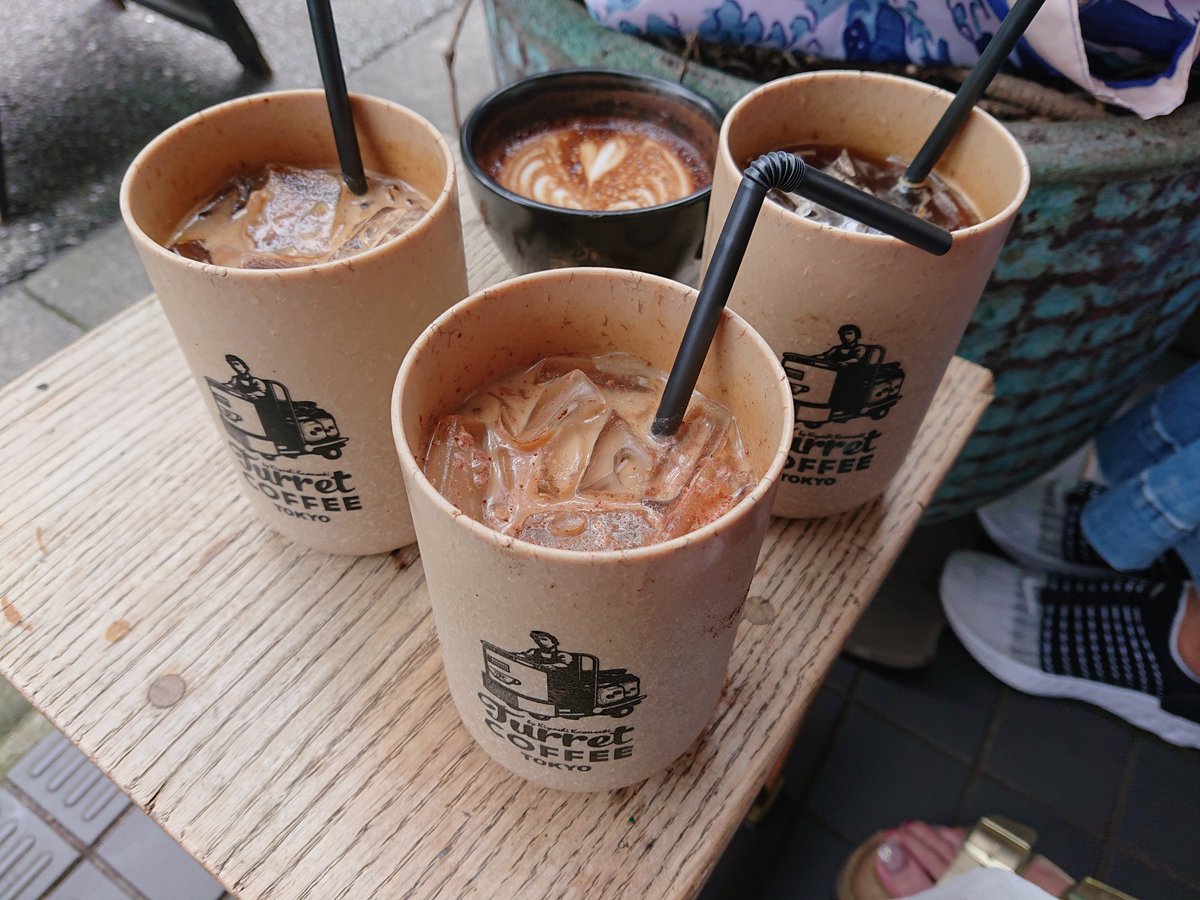 etsuyo_m's tweet photo. 築地「ターレットコーヒー」で、ハワイ～(*˘ᗜ˘*)♡メニューにミントモカがあったので、それをお願いしようと思っていたのに、口ではハワイ～と言っていた。習慣とお腹いっぱいのせいにしとこっと☺️✨ https://t.co/SjS3pHMn9A