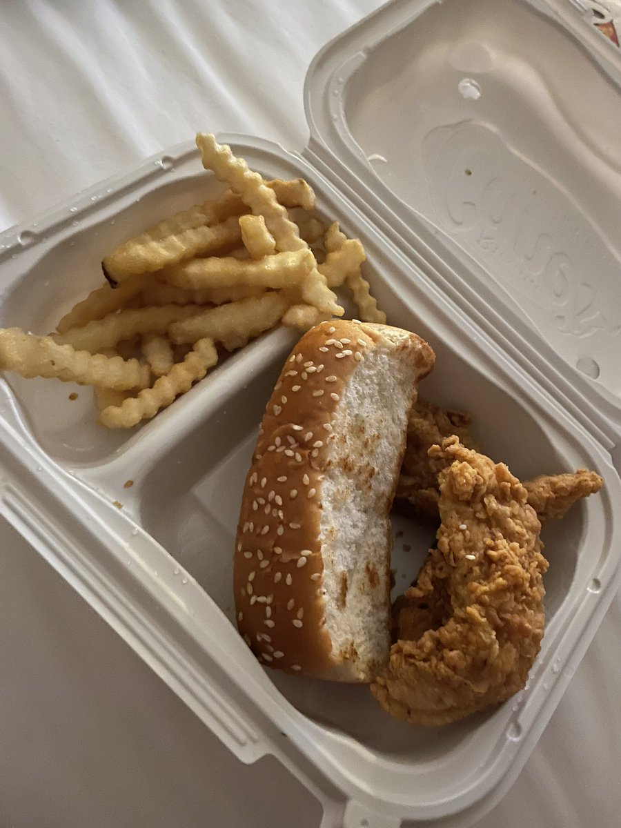 kaboomjayden's tweet photo. delicious day

also had raising canes last night i'm so fat https://t.co/z7imt8Kmxd