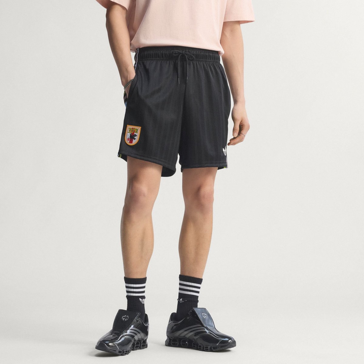 adidasalerts's tweet photo. 65% OFF on adidas US.
adidas Japan Originals Apparel.
🏷️ Use promo code SAVE in cart
🔗 https://t.co/7gAz6oZkzQ  ad

• Jacket: Retail $110 — Now $38
• Pants: Retail $90 — Now $31
• Shorts: Retail $55 — Now $19 https://t.co/OfnKTa19SG