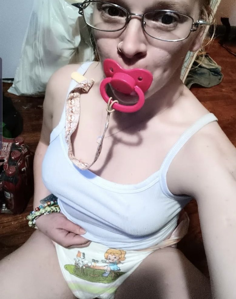 BabyGirlul's tweet photo. I like being a mommy and interested in having a daddy https://t.co/6lXrUocnhj