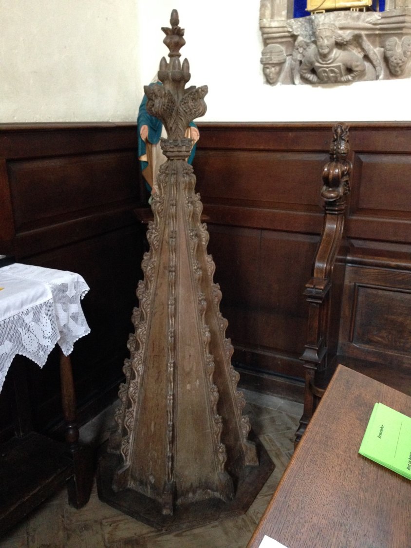 SarahBlick3's tweet photo. #FontsOnFriday #FontCover Framlingham, St. Michael, Suffolk. C15 octagonal pyramid w finial composed of acorns and swirling crockets, each of row which is slightly different from the next. Note trace of polychromy in the last image. https://t.co/mNsFCJEYMC
