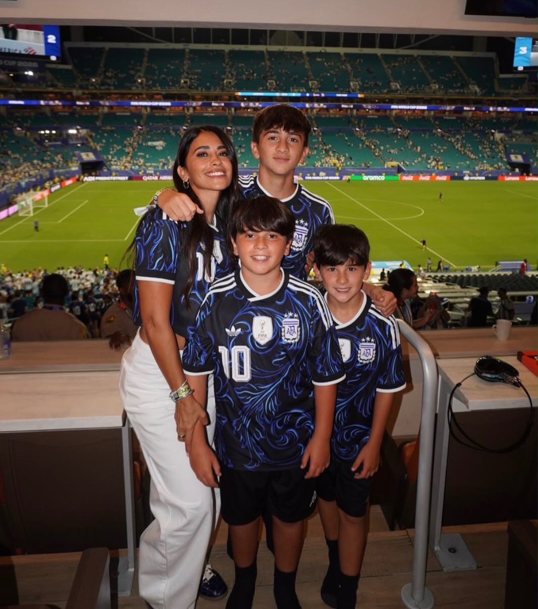 TouchlineX's tweet photo. 🚨📲 𝗡𝗘𝗪: Antonela Rocuzzo (Messi’s wife) on IG. https://t.co/JAMY2Iq7kB