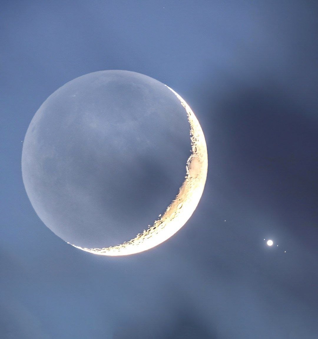 LifeOfChinni's tweet photo. @CuriosityonX The Moon, Jupiter, and its largest moons in one frame.. isn't it beautiful? https://t.co/vsCfOaLI5A