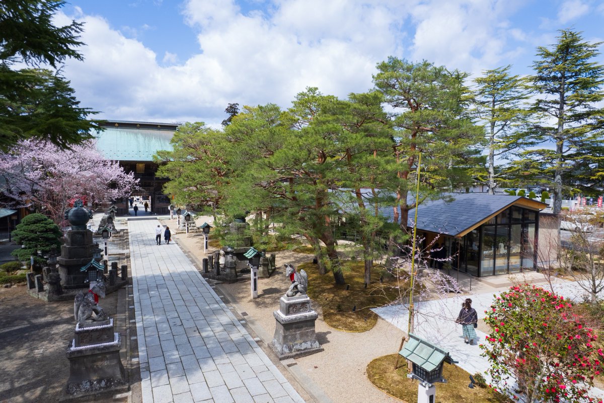 cos_press_info's tweet photo. コスプレスin竹駒神社「狐夢〜KONYA 」開催のお知らせ

日程
2026年8月29日・30日　２Days開催
開催時間
13時受付開始〜20時撮影終了（完全撤収20時45分）予定
アクセス
宮城県岩沼市稲荷町1-1
JR岩沼駅より徒歩13分
仙台東部道路岩沼ICから車で10分

宮城を代表する日本三稲荷のひとつ「竹駒神社」にて新しいお祭りが開催されます

狐夢〜KONYA〜
それは現実と幻想が交差する2日間
夏の終わりと秋のはじまり、昼と夜の狭間に狐が見る夢の世界。
幻想的な二日間にコスプレスとして参加いたします 

竹駒神社URL
https://t.co/xuYHiHhPyQ

撮影エリアは竹駒神社敷地内全般（一部撮影禁止区域あり）
オールジャンルのコスプレが可能ですが、いつくかの制限は設けさせていただきます（現在協議中）
さまざまな屋台やキッチンカーなども出店予定です。

全ての準備が整ってからの告知をと思ってましたが、日程が迫ってる為に断片的な告知ですみません。 詳しいレギュレーションなど現在調整中です。整い次第告知＆募集開始いたします。

イベントに関しての問い合わせはコスプレスになります。直接竹駒神社様に問い合わせる行為は禁止いたします。