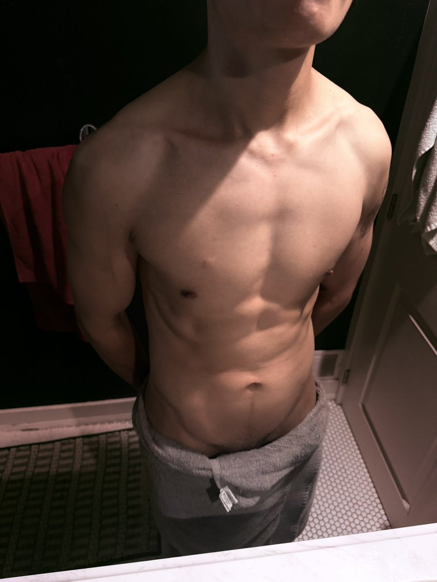 JoseAlvv72t's tweet photo. I want to make some collabs. Send me a message 

Don’t forget that I have only fans account too. 

#torontogay #toronto #latino #collabs #asian https://t.co/aiRjWj8sDq