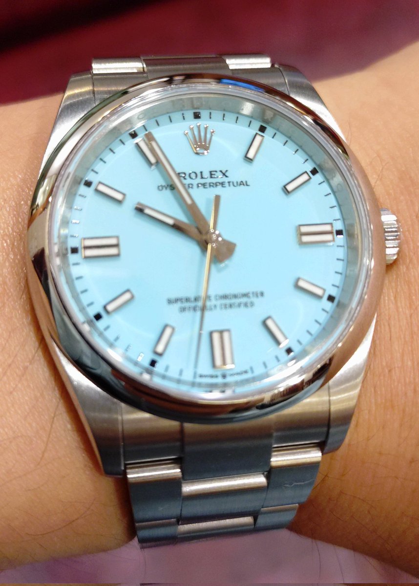 KDMrolex's tweet photo. 今日はオイスターパーペチュアル🩵
ラッカーでも、日当たりや角度によって少し色合いが変わります、これは淡い☺️
この季節、ロレックスに並んでいると色んな時計が見れますが、最近一番びっくりしたのは、デイトナオイフレターコイズ🩵
同じターコイズでも、ギラギラ感、ドヤる感じが桁違いでした😎 https://t.co/seFdrCxzCb