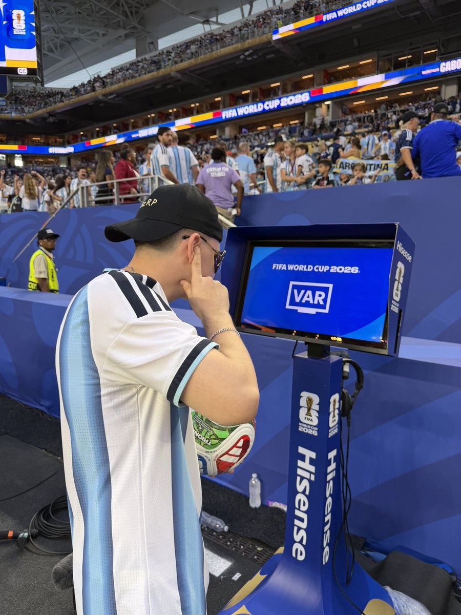 bizarrap's tweet photo. la reconcha d la lora vamos 🇦🇷 https://t.co/2KUxdJOcai