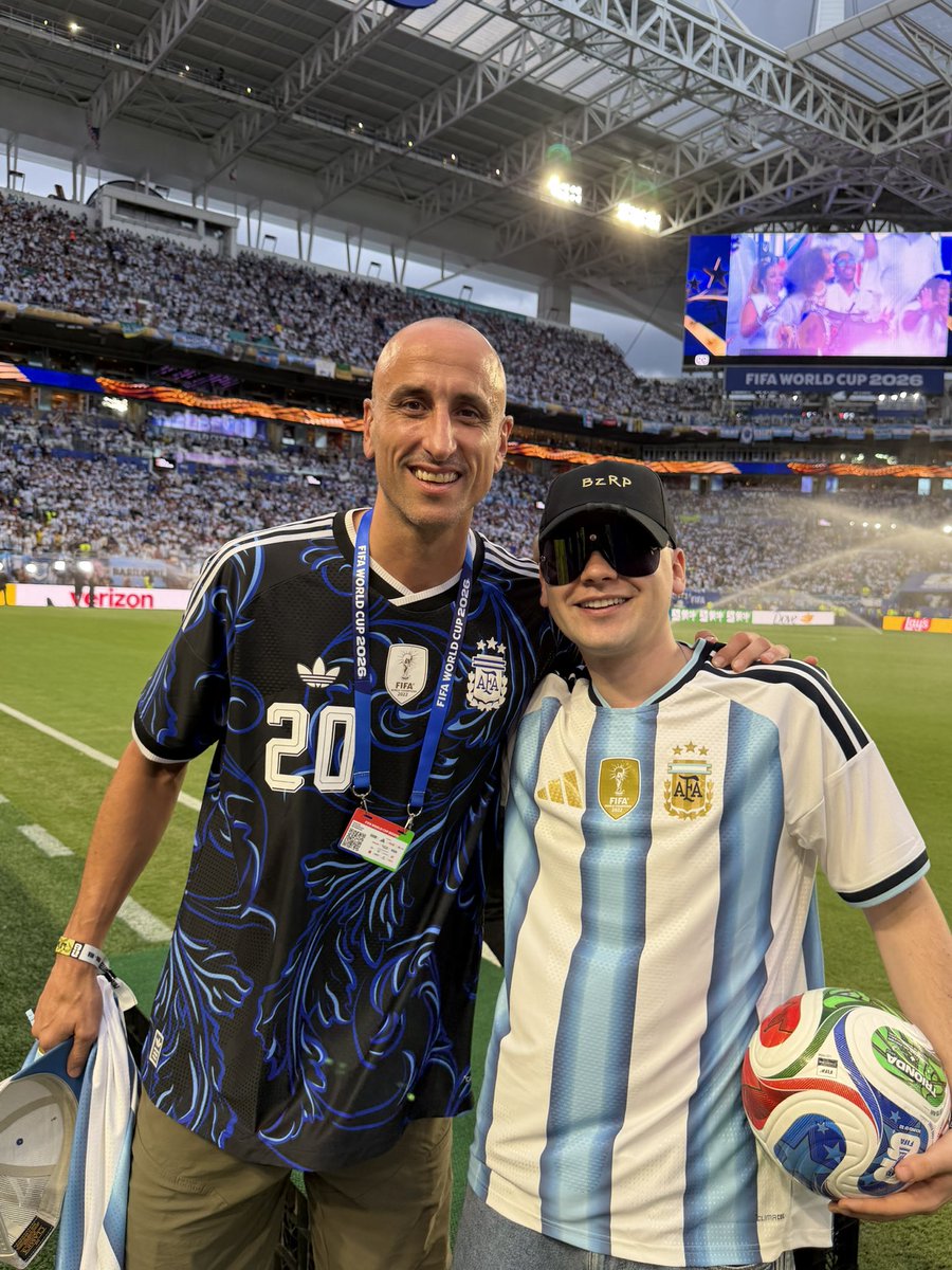 bizarrap's tweet photo. la reconcha d la lora vamos 🇦🇷 https://t.co/2KUxdJOcai