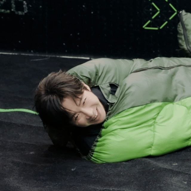 caminoclynlatam's tweet photo. ✨️Actualización de The Truth en Weibo 💛

El "Rey del Baile de Dandong" es sumamente "encantador", solo que su velocidad para arrastrarse se vio limitada por la bolsa de dormir. ¡Por favor, pasen a recoger este paquete de memes exclusivos de Liu Yuning!" https://t.co/iKUd8htzBf