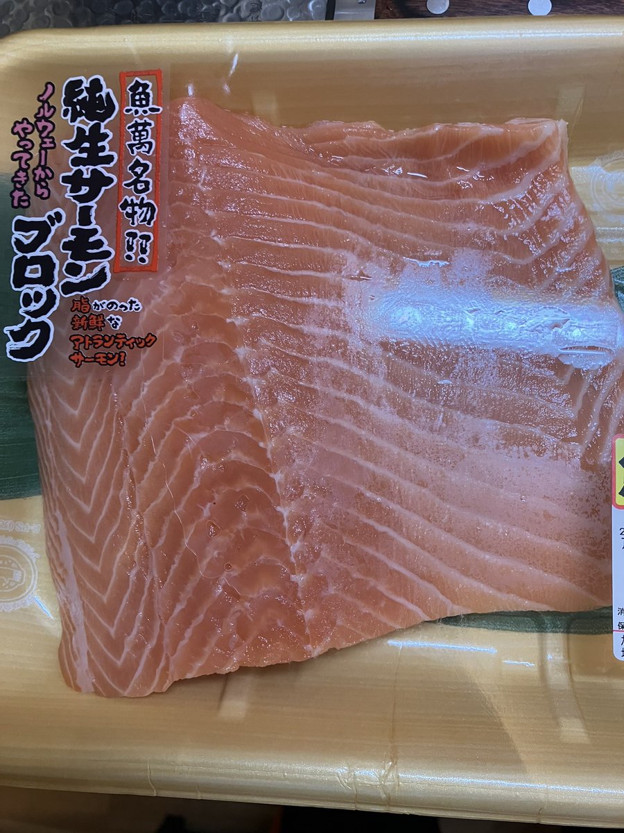 edochonin's tweet photo. 髪切ってきた！最近真面目に毛量が減ってる。長い髪型を楽しめる期間は有限という事で今回あまり短くしなかった✂︎
いつものおばちゃんに切ってもらったが、朝から友達にもらった鯵を捌いていたとのこと。髭剃る時に芳醇な青魚の残香を嗅いだ町人、魚のヅケを作ることを決意、さっき買って来たぜ！🐟 https://t.co/cUOBBHhPAy