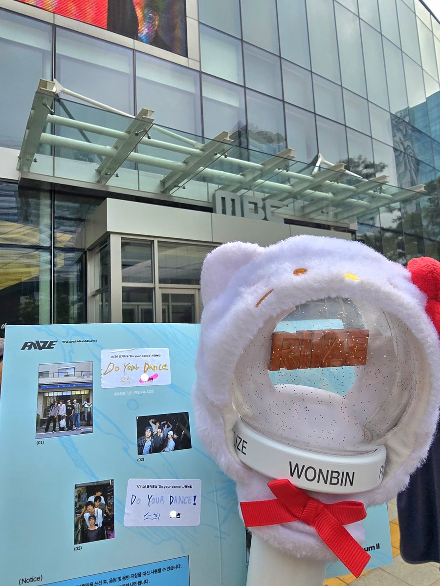 bbinbbinr's tweet photo. 음중 사녹끄읕 멤버들 단톡으로 오늘 단체반지 끼고오자고 했다고 반지보여주니까 원빈이 슬금슬금 옆으로갘ㅋㅋ어디가냐니까 대기실에 반지 가지러간다고ㅋㅋ 깜고 넘 ㄱㅇㅇ 라이즈 막방까지 넘 수고했다🧡 https://t.co/aMGiFsBgAd