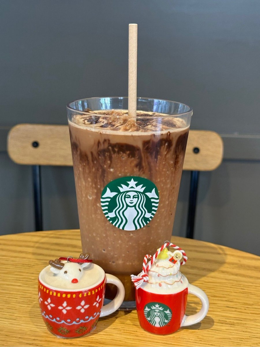 CHlabo's tweet photo. 過去のスタバグッズ&amp;ノベルティと一緒に☕️🍫✨わたしの持病は、この6年でフラペチーノでさえ詰まるようになり、大好きなスタバは現在は引退しております💦 https://t.co/68JZIgsIEE