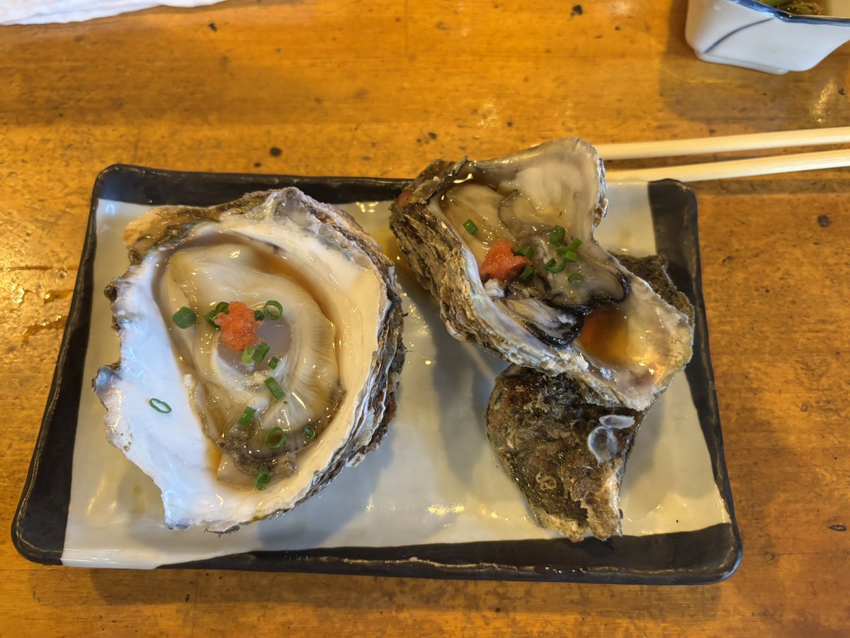 yukkey_k's tweet photo. 牡蠣と冷酒でやった後の締めのおにぎりと味噌汁
染みるねぇ〜 https://t.co/f80BfDfRAs
