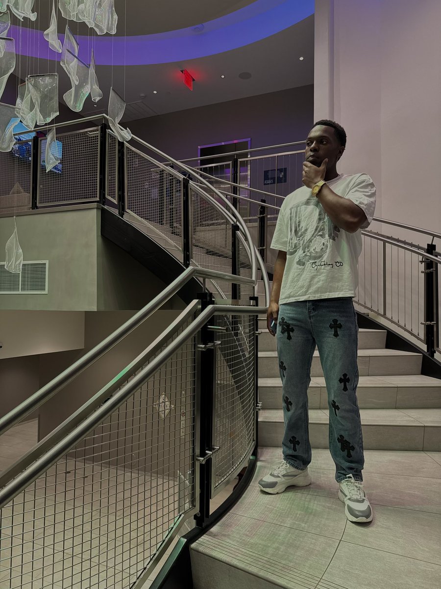 bonessxonly's tweet photo. happy $$$ day to da biggest. s/o my team @DawgCampOrg 🖤🦅🦅 https://t.co/CvhWeqI5ZE