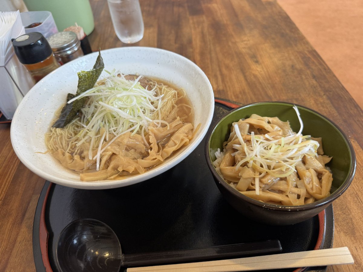 th19770319's tweet photo. 今日のラーメン🍜
埼玉では有名な『もちもちの木』の姉妹店『くりの木』の焦がしニンニクラーメン🧄

#くりの木 https://t.co/U5Ujd0grq9