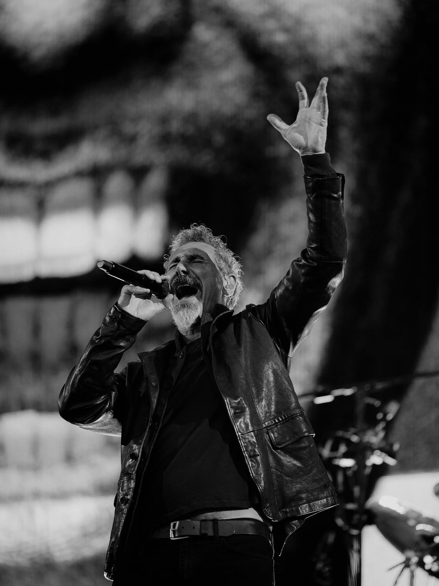 systemofadown's tweet photo. Merci, Paris night 1. 🇫🇷 
We'll see you tonight for round 2.

📷: @StadeFrance + @audiomassacre https://t.co/ZwHX1l1f1z