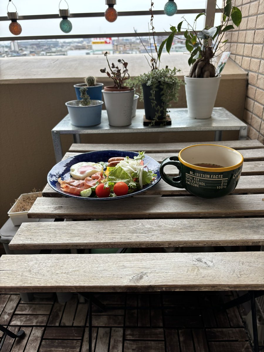 MG_DANCHO's tweet photo. 休みの日はちゃんと朝ごはん作ってベランダカフェにしてキャンプ気分

ほりにし色々あると気分上がる
#キャンプ飯
#ほりにし https://t.co/zb3tiOUnto