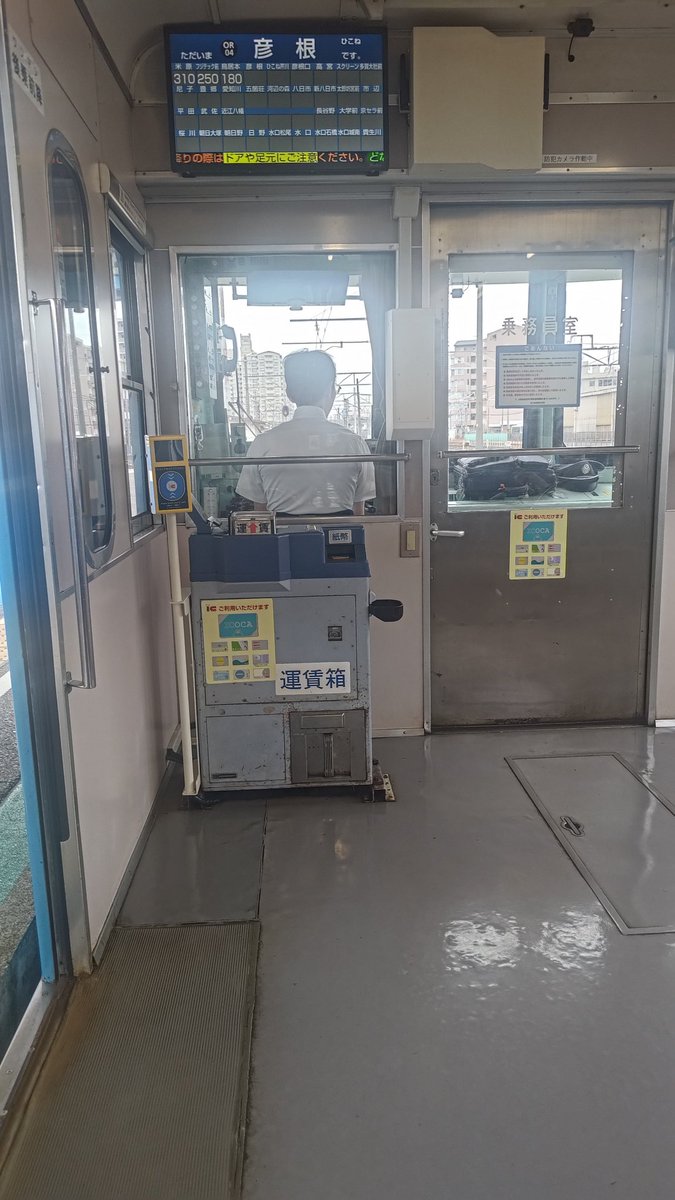 Rktkd_233's tweet photo. こういうローカル鉄道は日本人でも乗車方法わけわからんのに外国人観光客は大変やろな https://t.co/rKmN9S4IaT