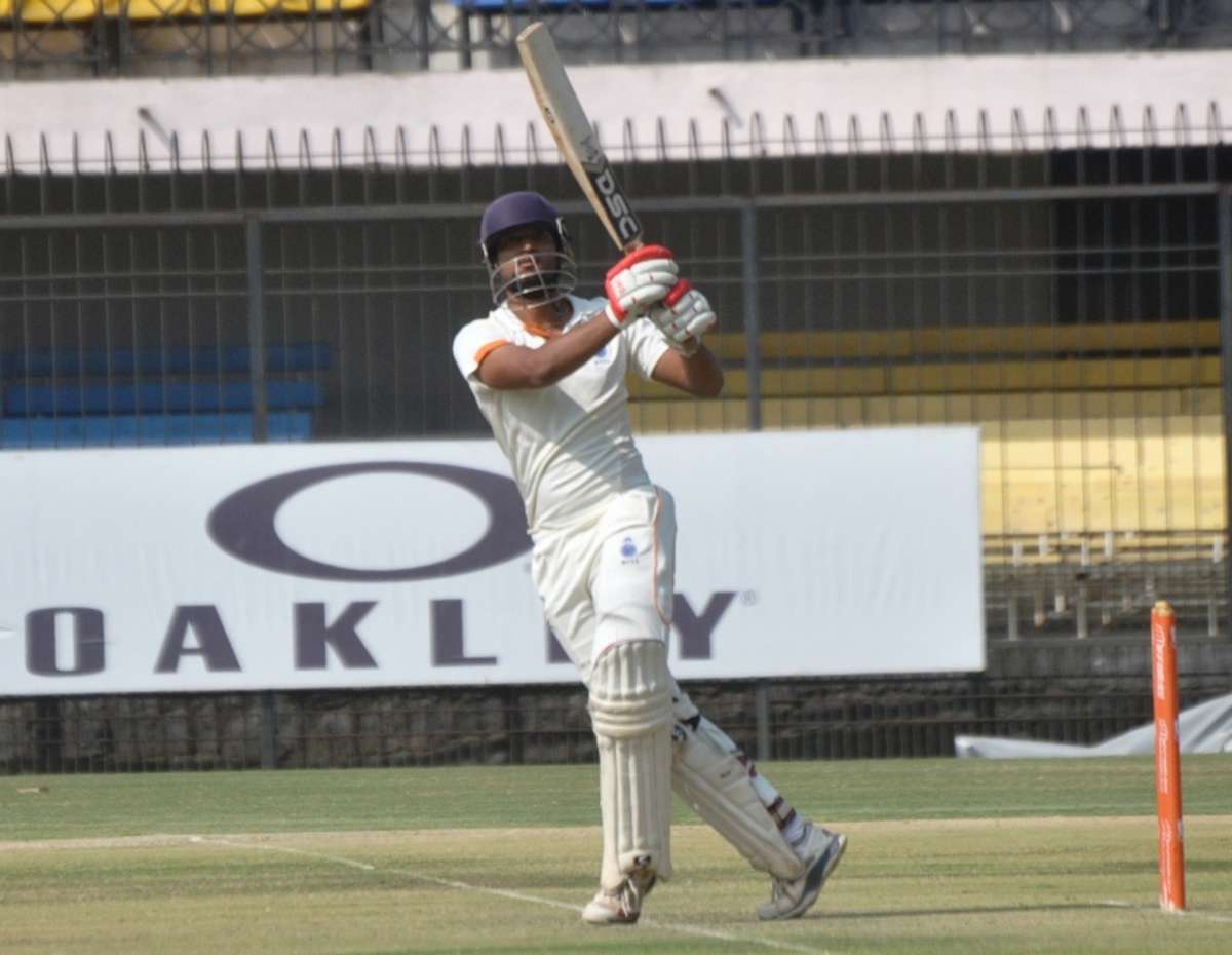 bagga_buntyy's tweet photo. The most unluckiest cricketer in Indian history.Absolute titan of the red-ball game.

Drop your answers below. No cheating 👇 https://t.co/7OztFFSJMK