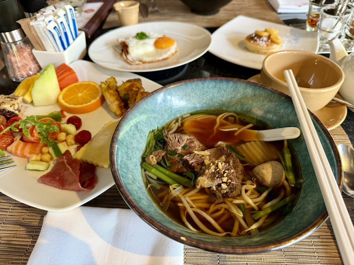 Nonoissss's tweet photo. 0U

Free breakfast at the hotel for 500 dollars a night in Phuket, Thailand https://t.co/zCZLNBOBOR