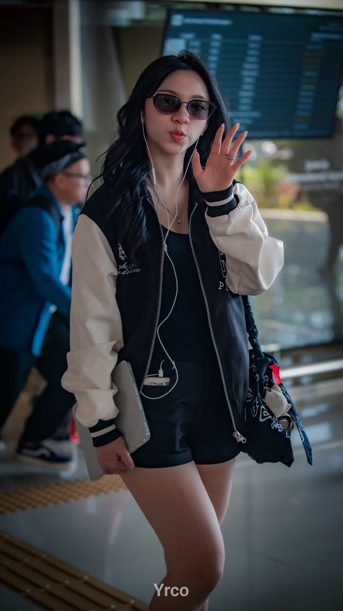 yrco__'s tweet photo. 👋🏻 @Aralie_JKT48 

04.07.26
📍Juanda Airport, Surabaya https://t.co/InAR2UfW4Y