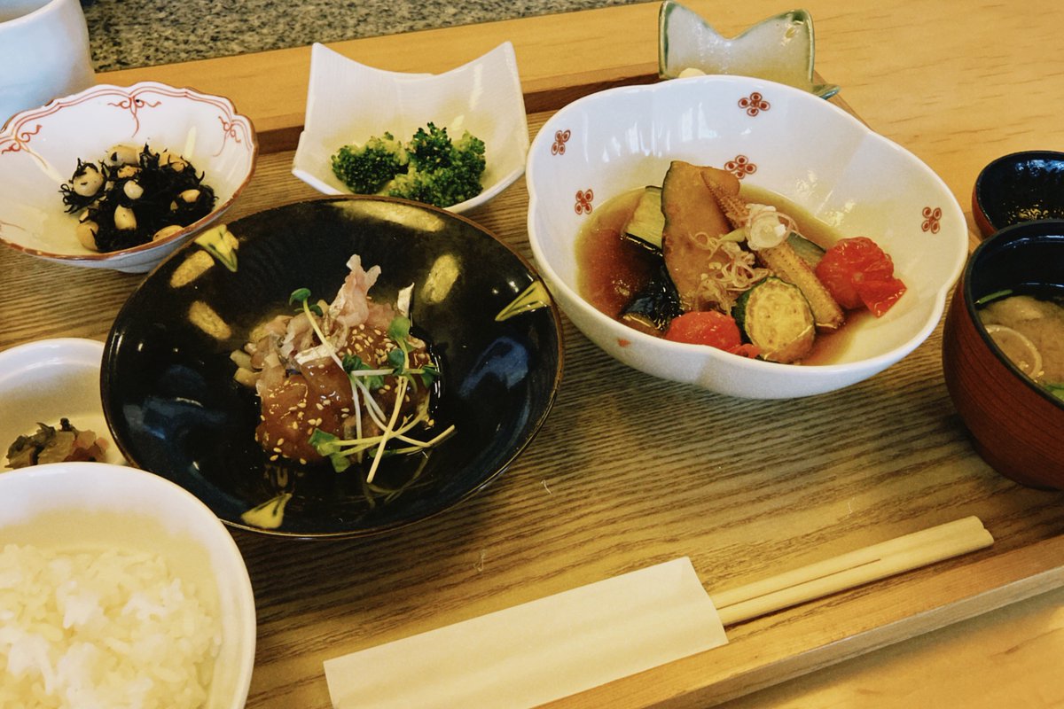 hachi_simple's tweet photo. おばんざいを食べにコレド室町に来た。帰りに教えてもらった離島百貨店という島のアンテナショップが楽しかった。 https://t.co/VF9Zw1P6JT