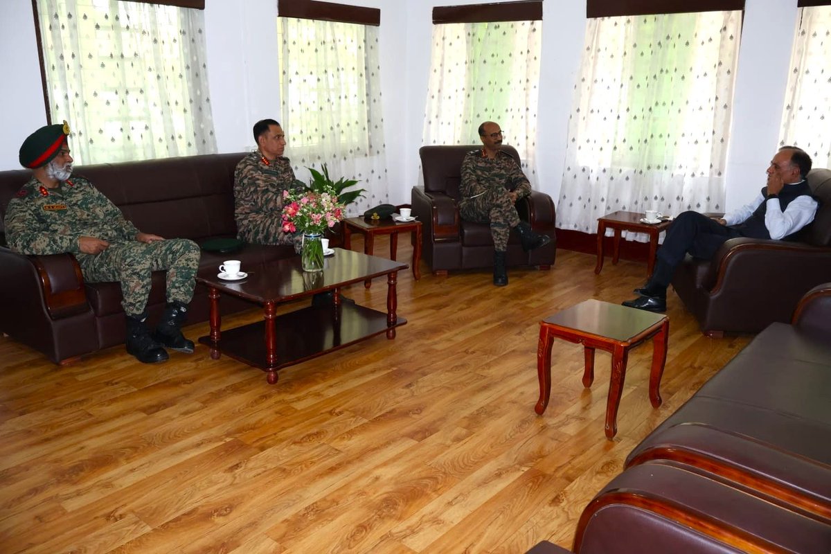 easterncomd's tweet photo. Lt Gen VMB Krishnan, #ArmyCdrEC, interacted with Lt Gen Amarjeet Singh Bedi (Retd.), Chairman of the Ceasefire Monitoring Group #CFMG, #Nagaland and discussed measures to enhance synergy among stakeholders and reinforce ongoing efforts towards effective ceasefire management and lasting stability in the region.

लेफ्टिनेंट जनरल वीएमबी कृष्णन, #आर्मी_कमांडर, #पूर्वी_कमान ने #नागालैंड में सीज़फायर मॉनिटरिंग ग्रुप #CFMG के अध्यक्ष लेफ्टिनेंट जनरल अमरजीत सिंह बेदी (सेवानिवृत्त) से मुलाकात की।
इस दौरान विभिन्न पक्षों के बीच बेहतर समन्वय बढ़ाने तथा क्षेत्र में प्रभावी युद्धविराम व्यवस्था और स्थायी शांति एवं स्थिरता सुनिश्चित करने के लिए जारी प्रयासों को और सुदृढ़ करने पर चर्चा की गई।

#IndianArmy 
#EasternCommand
#Synergy
#भारतीय_सेना 
#पूर्वी_कमान

@adgpi
@official_dgar
@ProDefKolkata
@prodefkohima
@MyGovNagaland
@LokBhavanKohima
@CmoNagaland
@PIB_India
@Spearcorps
@SpokespersonMoD

Facebook - https://t.co/a9K6IcL7Fj
Instagram - https://t.co/GccVnKFQvl
