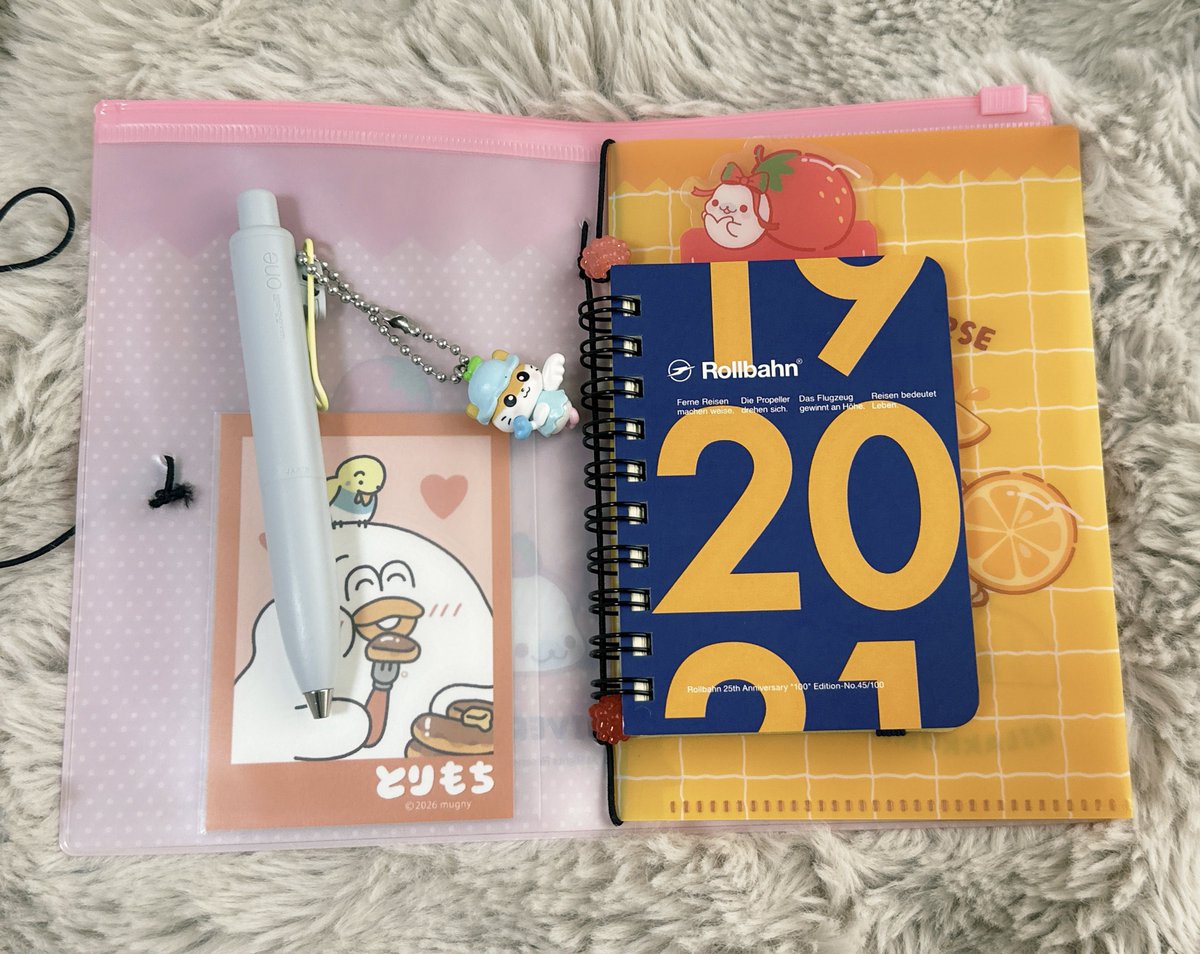 meat29029's tweet photo. ロルバーン100用の手作りカバーを作ってみた❣️
ダイソーに売っているサンエックスのファスナーケースとビーズやらで装飾しながら作ったら想像以上に可愛くできた😂💓
ミニクリアファイルもセットしたのでいろいろ収納できる🥹

#ロルバーン　#ロルバーン100 https://t.co/S1GsNkhZp5
