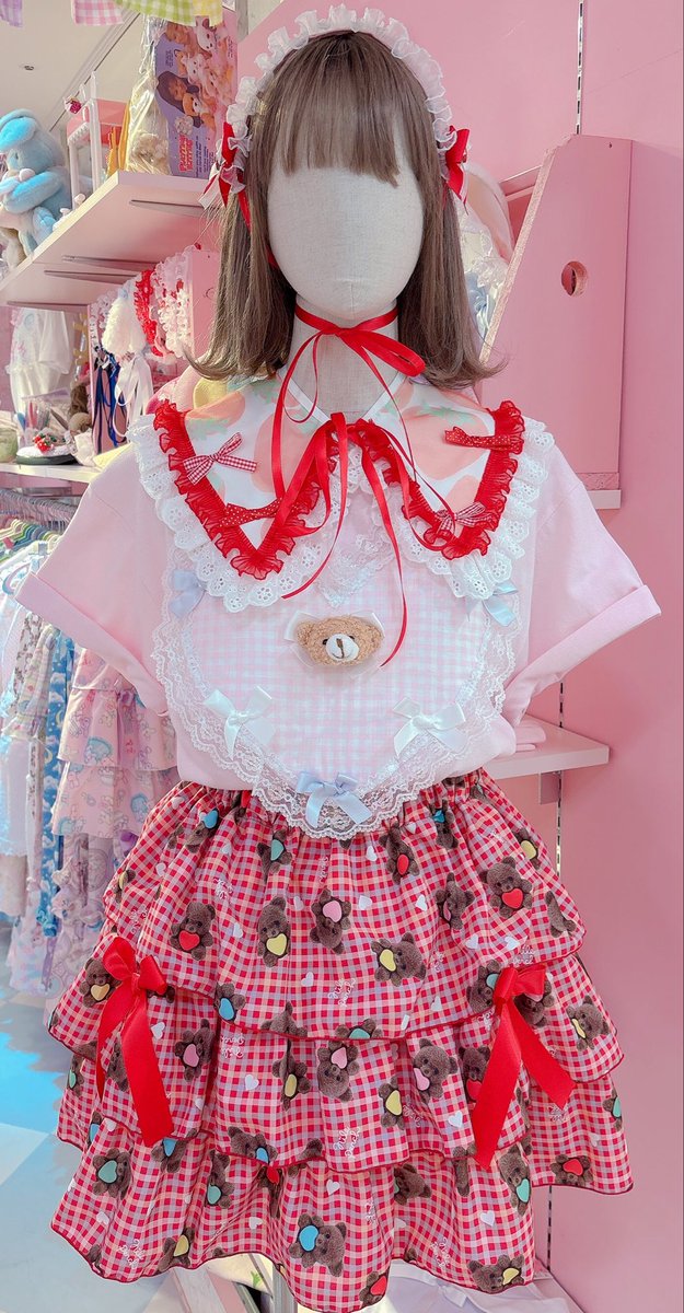 NP_Laforet's tweet photo. 本日もオープンいたしました🎀
再入荷のスカートでくまさんコーデ🧸

スカート¥15000(税込¥16500)
Tシャツ¥12000(税込¥13200)
つけ襟¥9800(税込¥10780)
ヘッドドレス¥4800(税込¥5280)

通販ご希望の方、商品のお問い合わせは info@nile-jp.comまで💌🌈✨ https://t.co/XARAdHxgoL