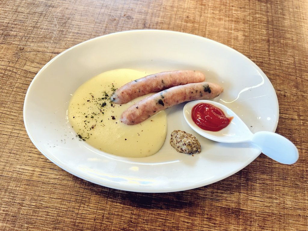 GuildEndeavour's tweet photo. ✨𝗻𝗲𝘄✨
新メニュー登場🦀🐮🌽🌭

■揚げたてコロッケ
[かにクリーム/牛肉/たっぷりコーン]
サクッ！ホロッ！が思わず癖になる！
お子様にもオススメの1品です🥔

■粗挽きウインナー
肉厚ジューシー！
パリッとした食感を楽しめます😋

是非実物を食べに来て下さい🙌
スタッフ一同お待ちしてます🎶 https://t.co/jBDeUFxqsA