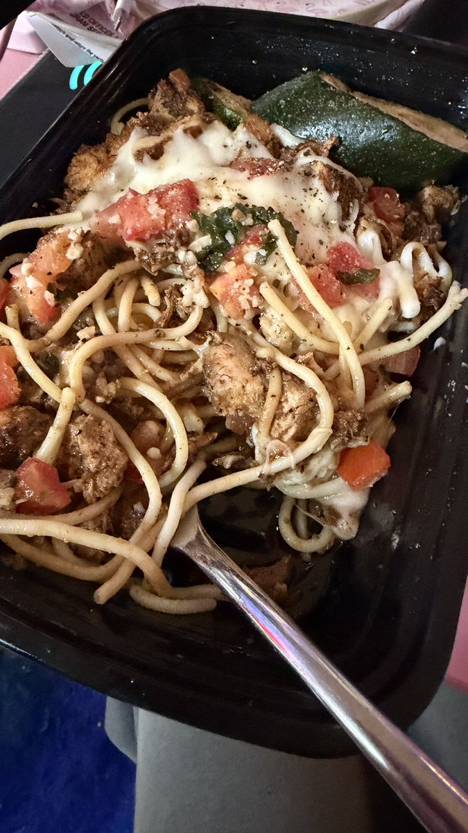 ClaireMax's tweet photo. This is your reminder that:
-Carbs are necessary
-Carbs don’t make you fat
-Carbs are fuel for your workouts and you won’t make gains without them
-Carbs power your brain
-Carbs give you strength and energy
-Carbs are your friend
-Eat your fucking carbs https://t.co/4QEvHo5TAC