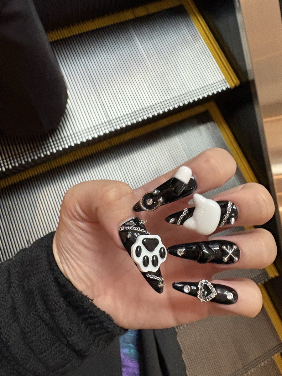 coponap_q's tweet photo. 今日のネイルチップ https://t.co/m4DGH52iVP