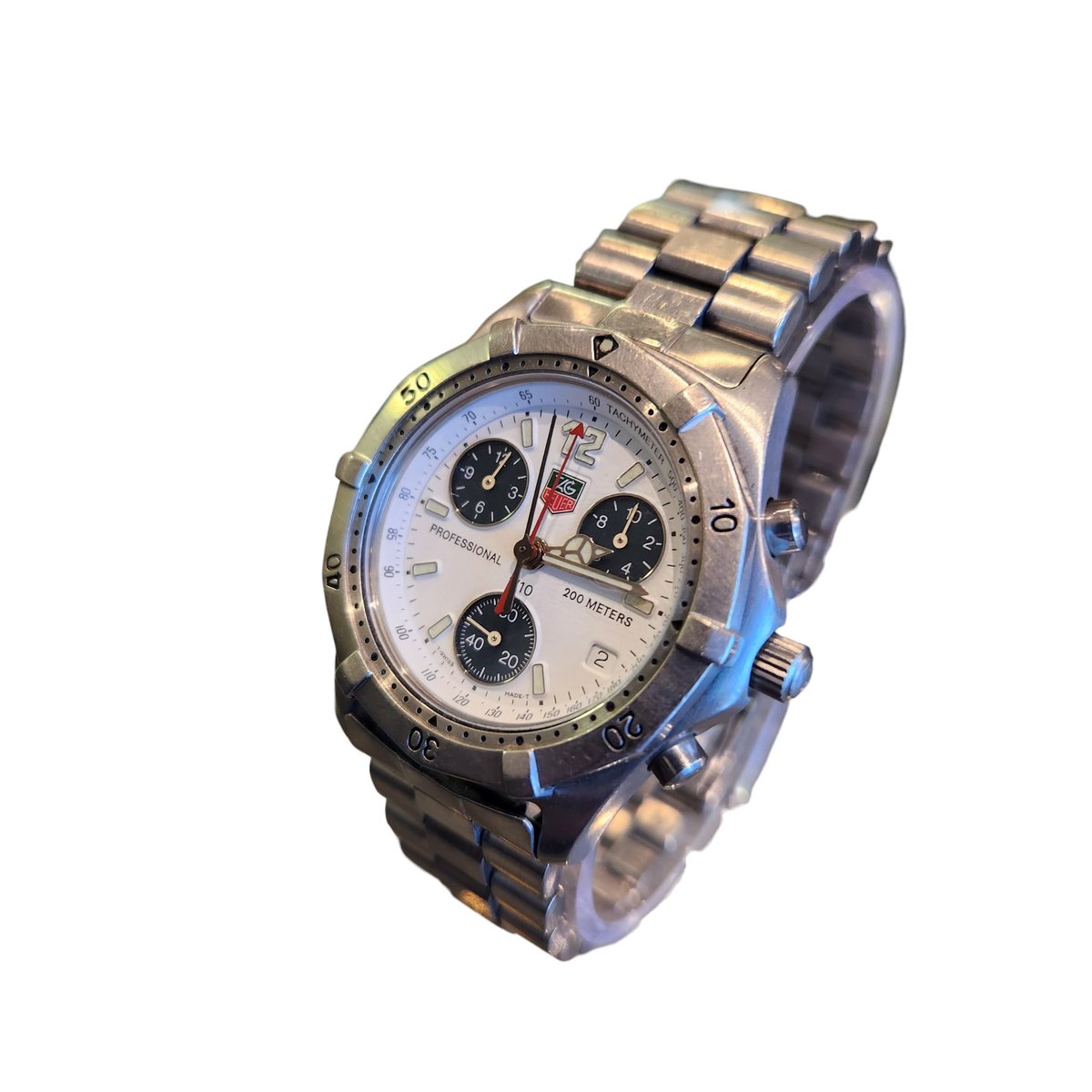 johncdogan's tweet photo. Up for sale is an authentic TAG Heuer Professional 2000 Series Chronograph, reference CK1111, featuring a crisp white dial, stainless steel case and bracelet, and dependable Swiss quartz movement. This iconic sports watch is a favorite among collectors.

#watches #tag #jewelry https://t.co/vkkKypgqL2