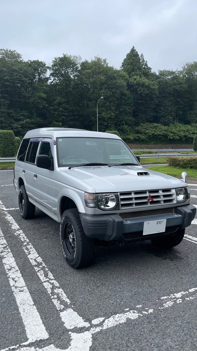 souichieki's tweet photo. my new gear...

おぎやはぎの愛車遍歴に出演したらしいパジェロバンを手に入れました。
（タイヤは変えてもらったけど）

これから、よろしくお願いします。

#パジェロ https://t.co/lEbEHV9MKv